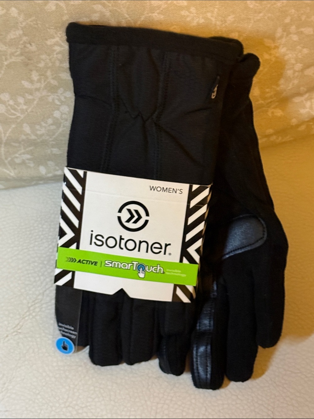 isotoner Women’s SmartTouch Active Gloves - Black